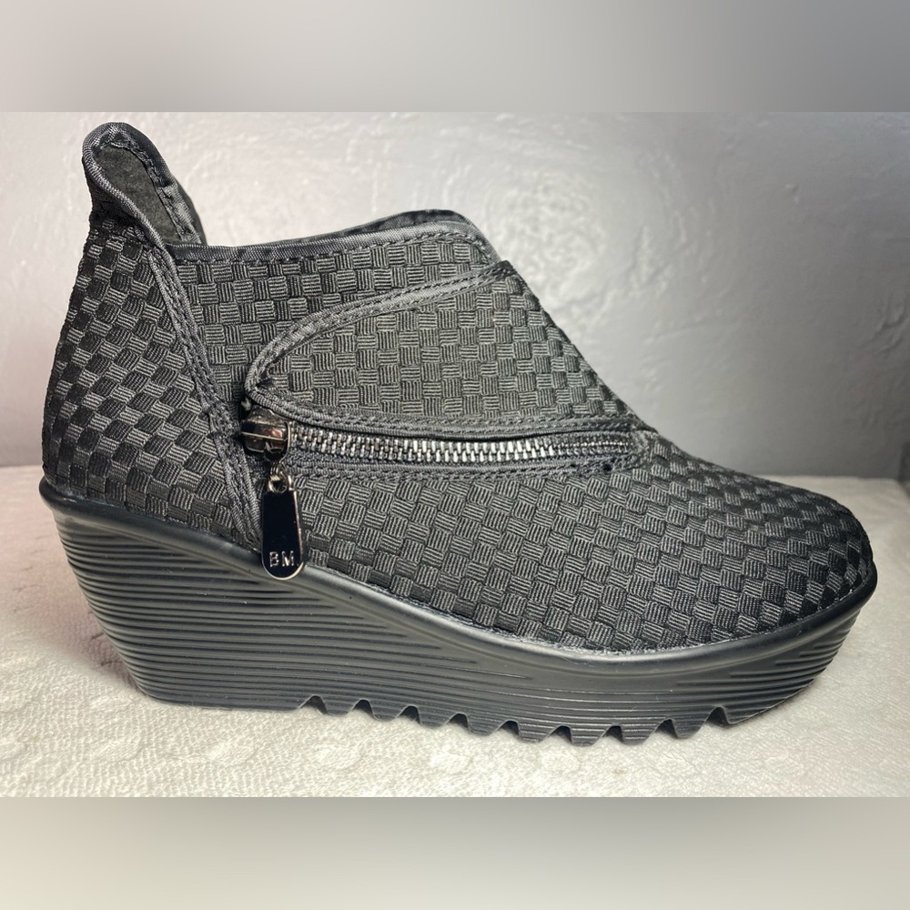 NWOT Bernie Mev Zig Zag Side Zip Ankle Bootie -  In Black